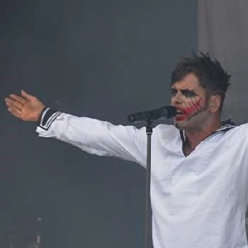 Dero Goi Biography