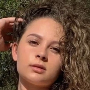 Desirae Elizabeth Biography
