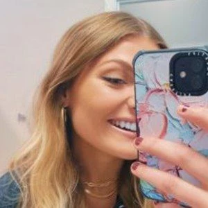 Hannah Dezz Biography