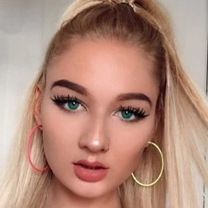 Diana Dasha Biography