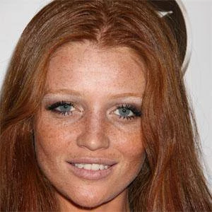 Cíntia Dicker - Biography, Birthdate, Family, Networth & More