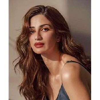 Diksha Singh - Age, Bio, Birthdate, Family, Networth & More