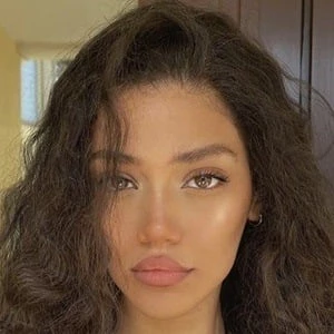 Dina Denoire Biography