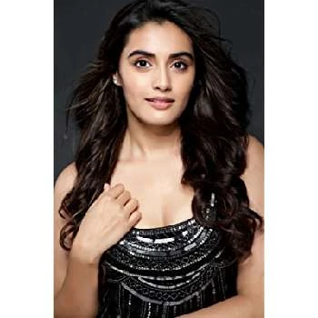 Divyansha Kaushik - Birthday, Bio, Wiki, Family, Networth & More