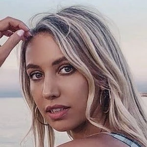 Scarlett Dixon Biography
