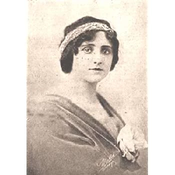 Dolores Cassinelli - Family, Bio, Birthday, Family, Income & More