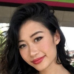 Linda Dong Biography