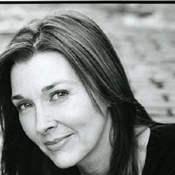 Donna Bullock - Profession, Biography, Birthdate, Family, Wiki & More