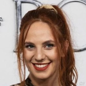 Louise Douglas - Wiki, Bio, Networth, Birthdate, Family & More