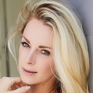 Hannah Douglass - Income, Birthday, Family, Bio, Networth & More