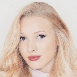 Lucy Bella Earl Biography