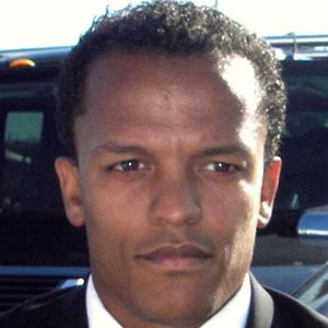 Robert Earnshaw Biography