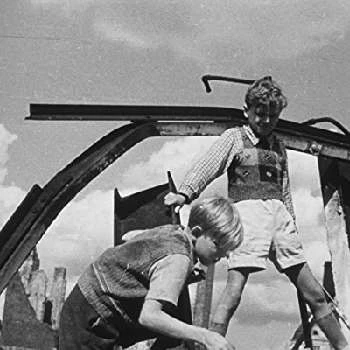 Edmund Moeschke - Family, Bio, Birthday, Family, Income & More