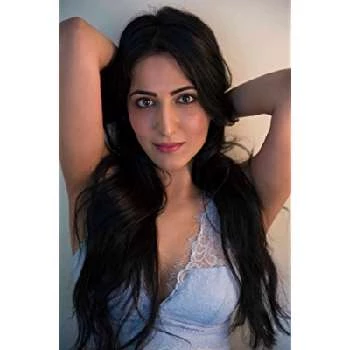 Eisha Chopra - Networth, Bio,Birthdate, Family, Wiki & More