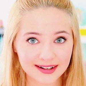 Ella Elbells - Age, Height, Birthdate, Family, Wiki & More