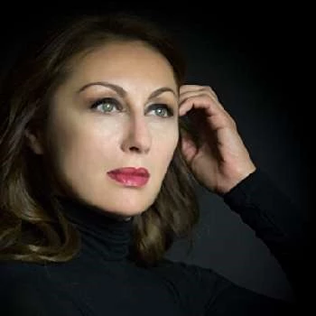 Elena Pistillo - Age, Bio, Birthdate, Family, Networth & More