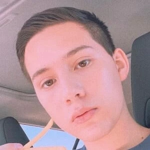 Elian Pernia Biography