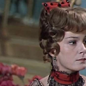 Elina Bystritskaya - Family, Bio, Birthday, Family, Income & More