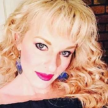 Eliska Hahn - Age, Bio, Birthdate, Family, Networth & More