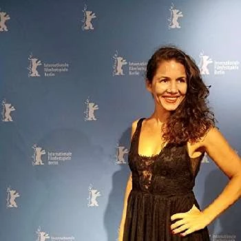 Eliza Capai - Age, Bio, Birthdate, Family, Networth & More