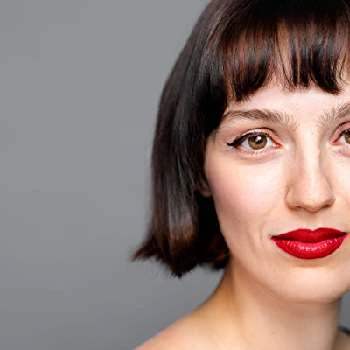 Eliza Gerontakis - Age, Bio, Birthdate, Family, Networth & More