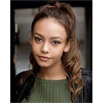 Elizabeth Brace - Age, Bio, Birthdate, Family, Networth & More