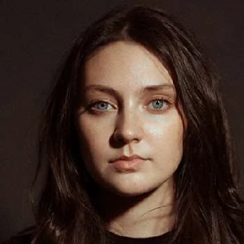 Elizabeth Dormer-Phillips - Age, Bio, Birthdate, Family, Networth & More