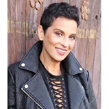 Elizabeth Huffman - Age, Bio, Birthdate, Family, Networth & More