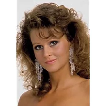 Elizabeth Hulette - Biography, Birthday, Family, Wki, Networth & More