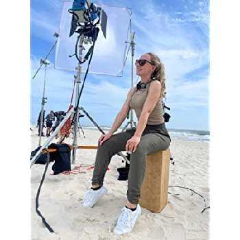 Elizabeth Hunt - Age, Bio, Birthdate, Family, Networth & More