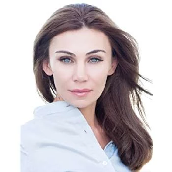 Ella Ayberk - Age, Bio, Birthdate, Family, Networth & More