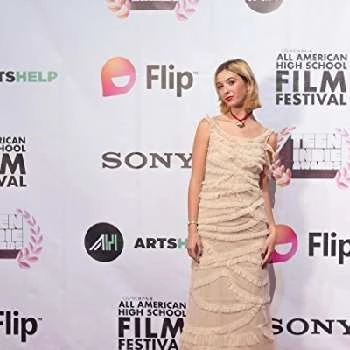 Ella Janes - Age, Bio, Birthdate, Family, Networth & More