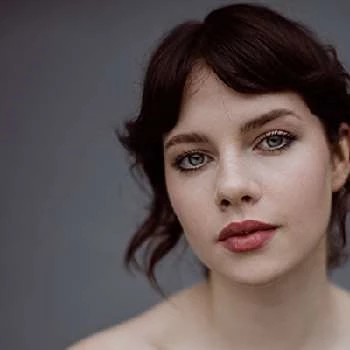 Ella Newton - Age, Bio, Birthdate, Family, Networth & More