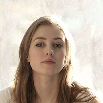 Ella Rae Peck - Age, Bio, Career, Family, Wiki, Networth & More