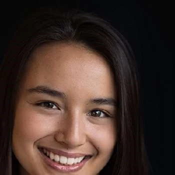 Elle Hallock - Age, Bio, Birthdate, Family, Networth & More