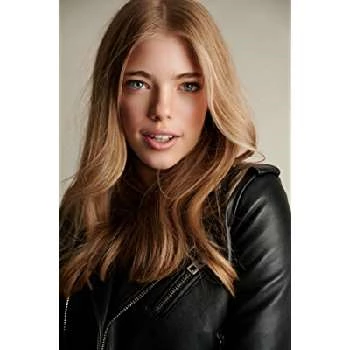 Elle McKinnon Biography