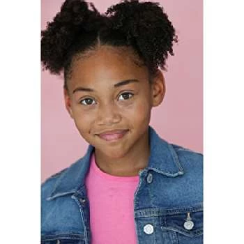 Elle Naomi Biography