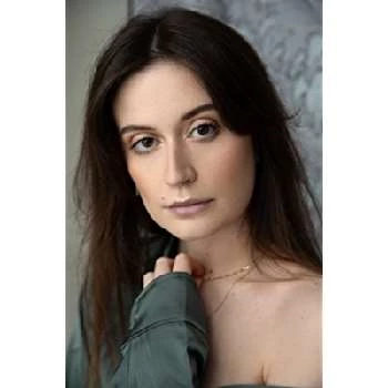 Elles Case - Family, Bio, Birthday, Family, Income & More