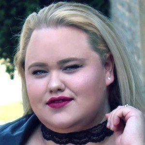 Chloe Elliott - Age, Bio, Birthdate, Family, Networth & More