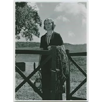 Elsa Holmquist Biography