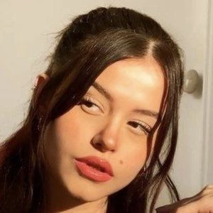 Lea Elui Ginet Biography