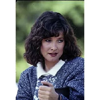 Elyssa Davalos - Birthplace, Bio, Wiki, Birthday, Family, Networth & More