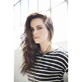 Emily Hampshire - Height, Bio, Wiki, Family, Birthplace, Networth & More