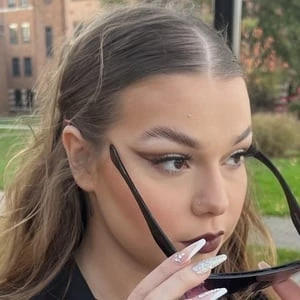 Emily Mazza - Bio, Networth, Family, Age, Birthdate & More