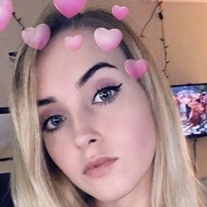 EmilyCC - Age, Bio, Birthdate, Family, Networth & More