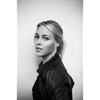 Emma Holly Jones - Age, Bio, Birthdate, Family, Networth & More