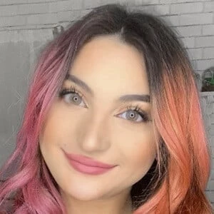 Emma WeWearCute - Age, Bio, Birthdate, Family, Networth & More