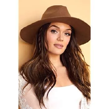 Emma Zander - Age, Bio, Birthdate, Family, Networth & More