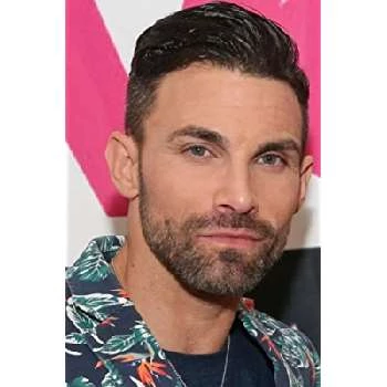 Erik Fellows Biography