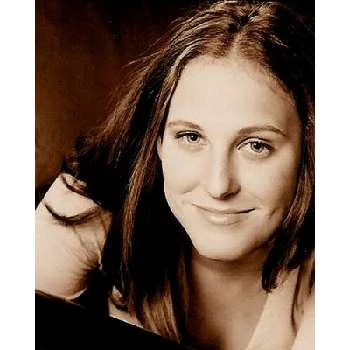 Erin Simkin - Parents, Networth, Bio, Birthdate, Family Wiki & More